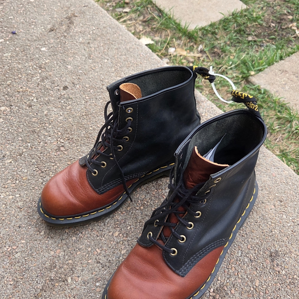 Dr. Martens Two-Tone Black and Brown Leather Combat Boots size 9 Mens - Picture 3 of 5